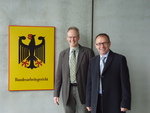 Claus Völker, Betriebsratsvorsitzender mit Rechtsanwalt Rudi Bantel